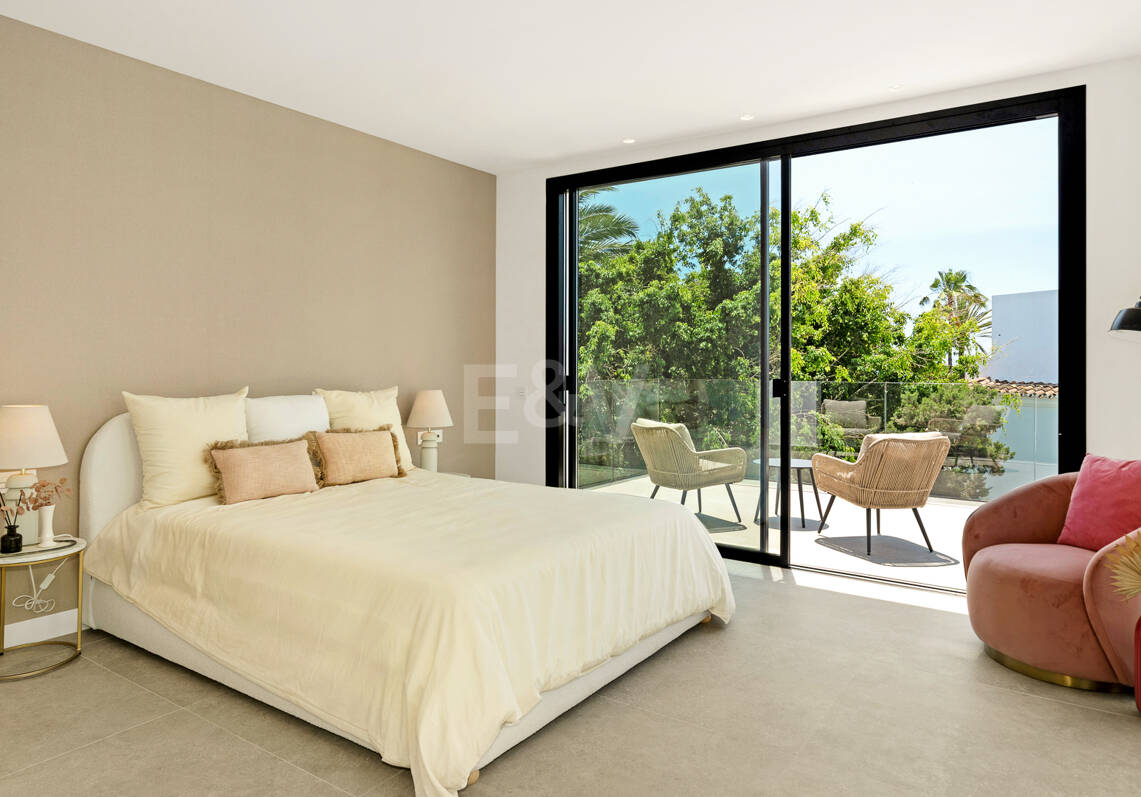 Magnifique moderne Villa Étapes de la plage avec vue sur la mer