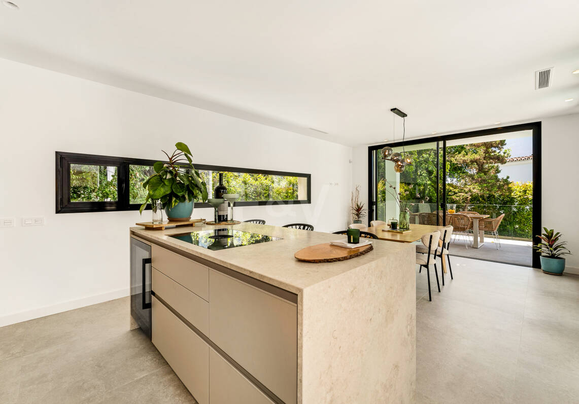 Magnifique moderne Villa Étapes de la plage avec vue sur la mer