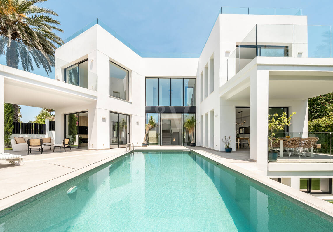 Magnifique moderne Villa Étapes de la plage avec vue sur la mer