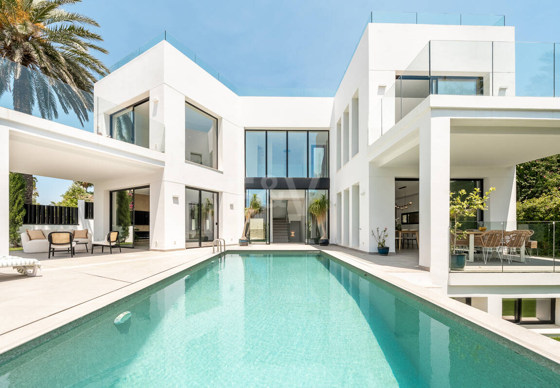 Schöne moderne Villa, nur wenige Schritte vom Strand, mit Meerblick