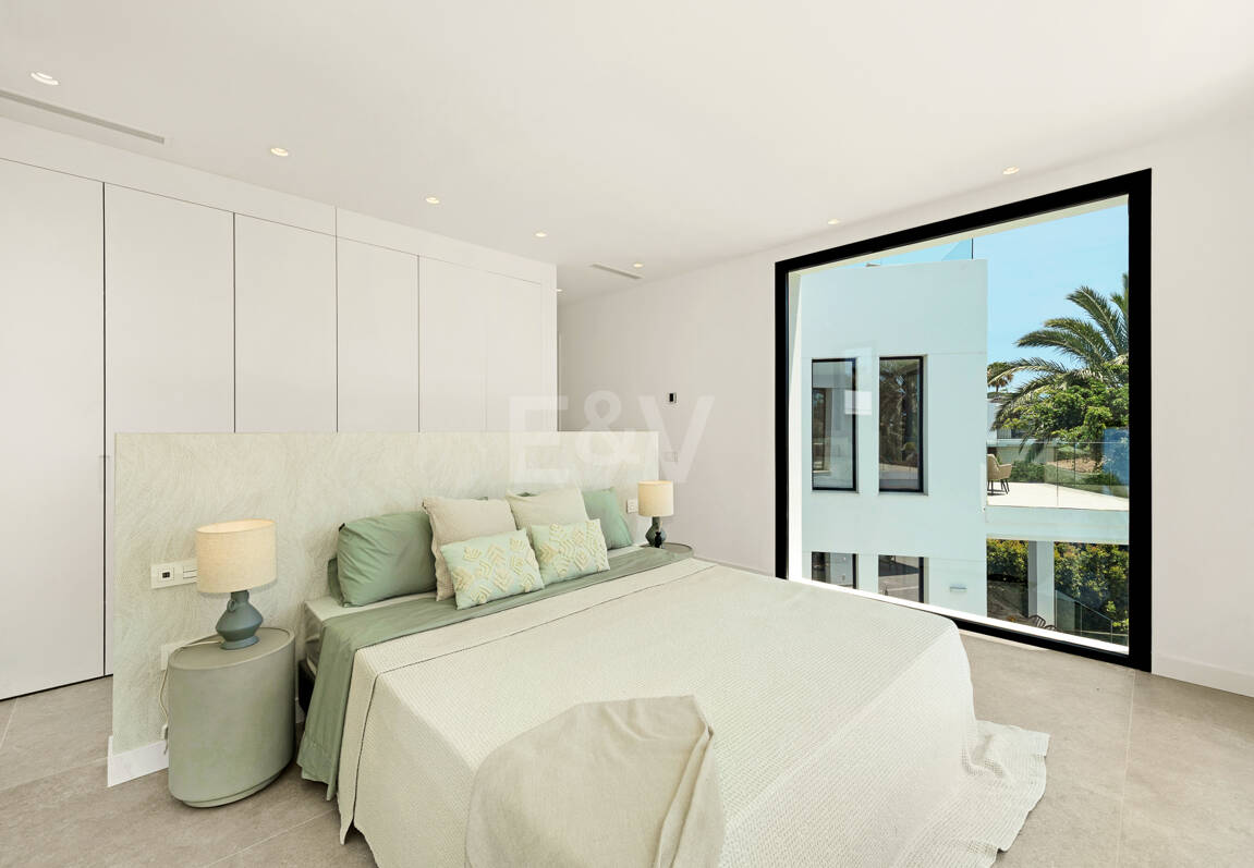 Schöne moderne Villa, nur wenige Schritte vom Strand, mit Meerblick