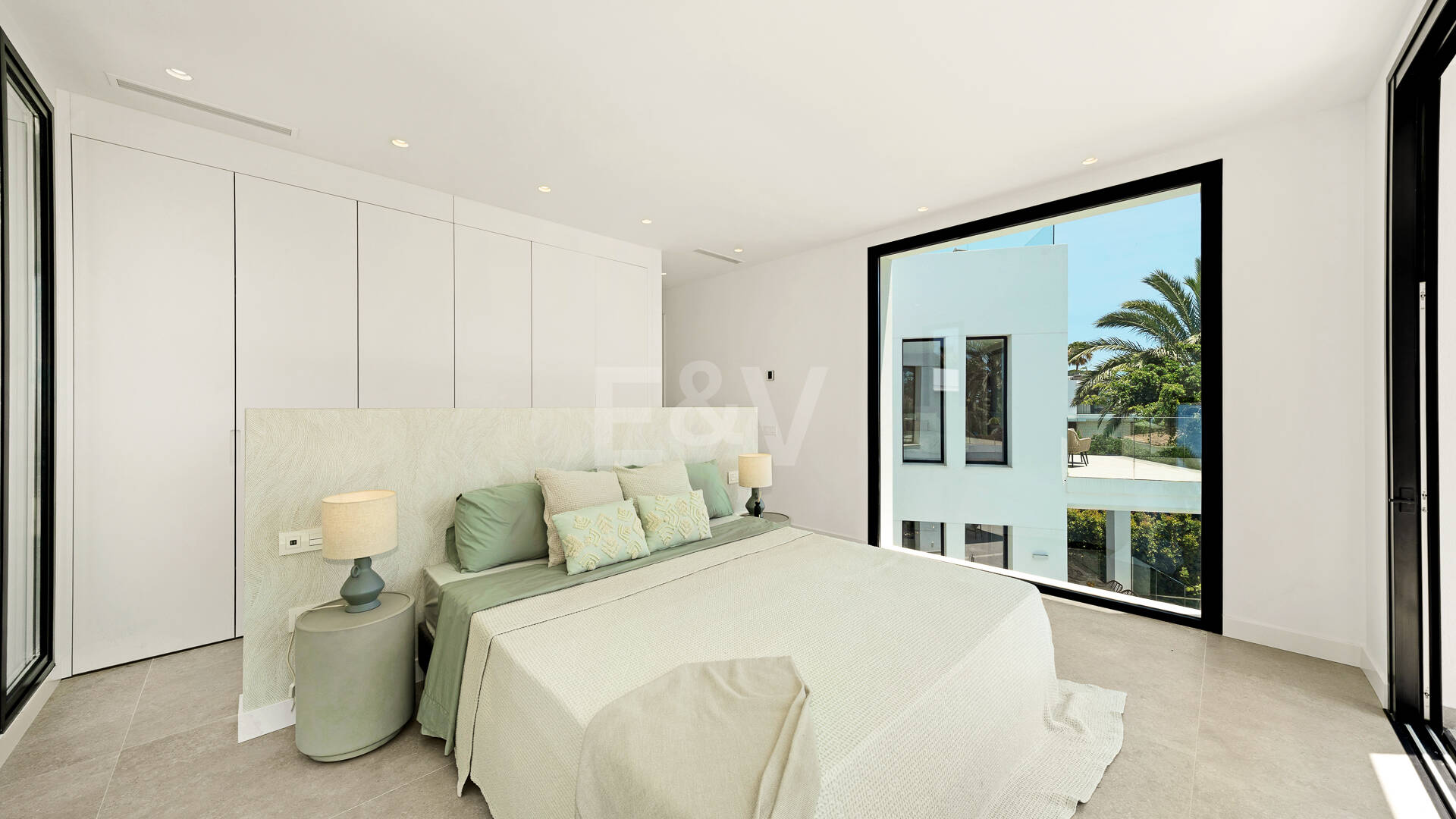 Schöne moderne Villa, nur wenige Schritte vom Strand, mit Meerblick