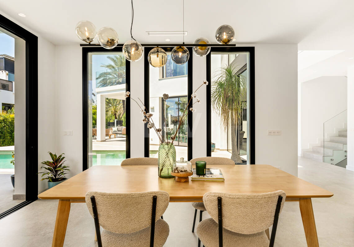 Magnifique moderne Villa Étapes de la plage avec vue sur la mer