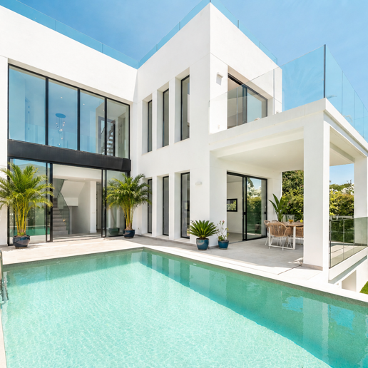 Schöne moderne Villa, nur wenige Schritte vom Strand, mit Meerblick