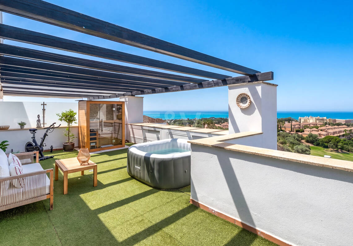 Fantastiskt hörnradshus med panoramautsikt på Santa Clara Golf
