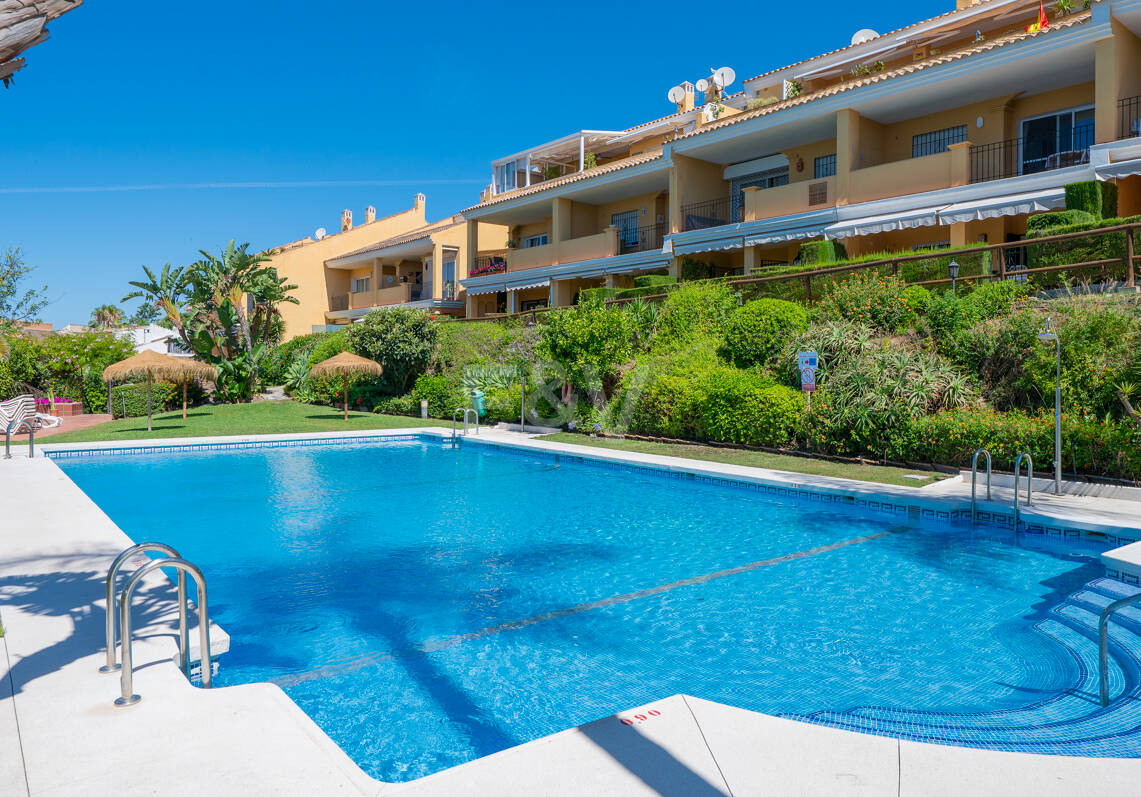 Duplex Penthouse with Panoramic Sea Views in Costabella, Marbella East
