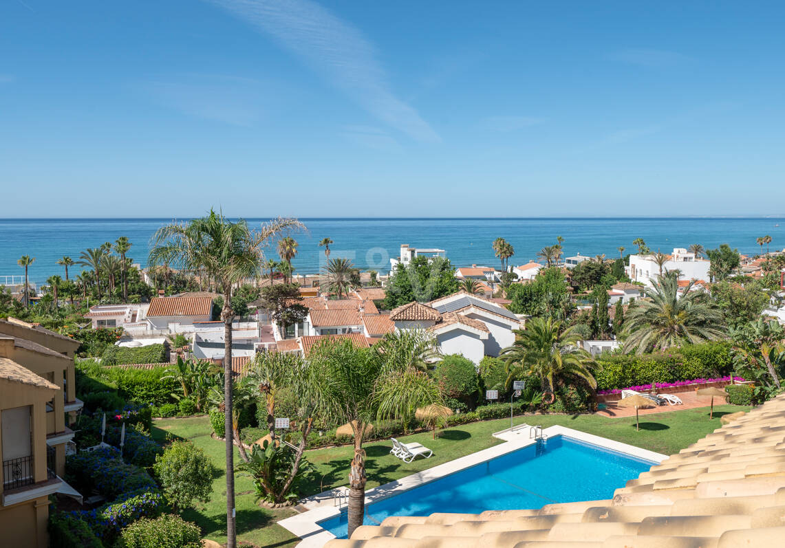 Duplex Penthouse with Panoramic Sea Views in Costabella, Marbella East