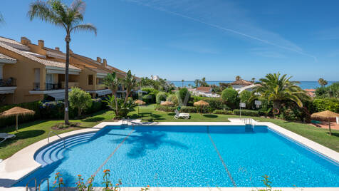 Duplex-takvåning med panoramautsikt över havet i Costabella, östra Marbella