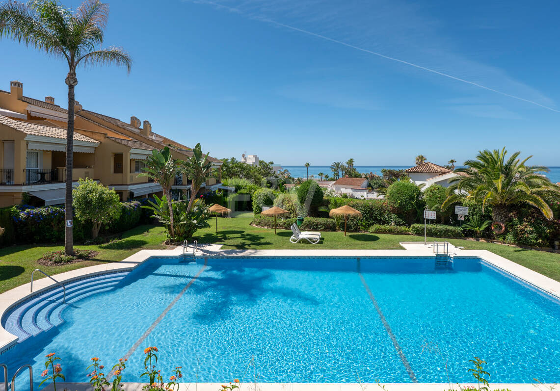 Duplex Penthouse with Panoramic Sea Views in Costabella, Marbella East