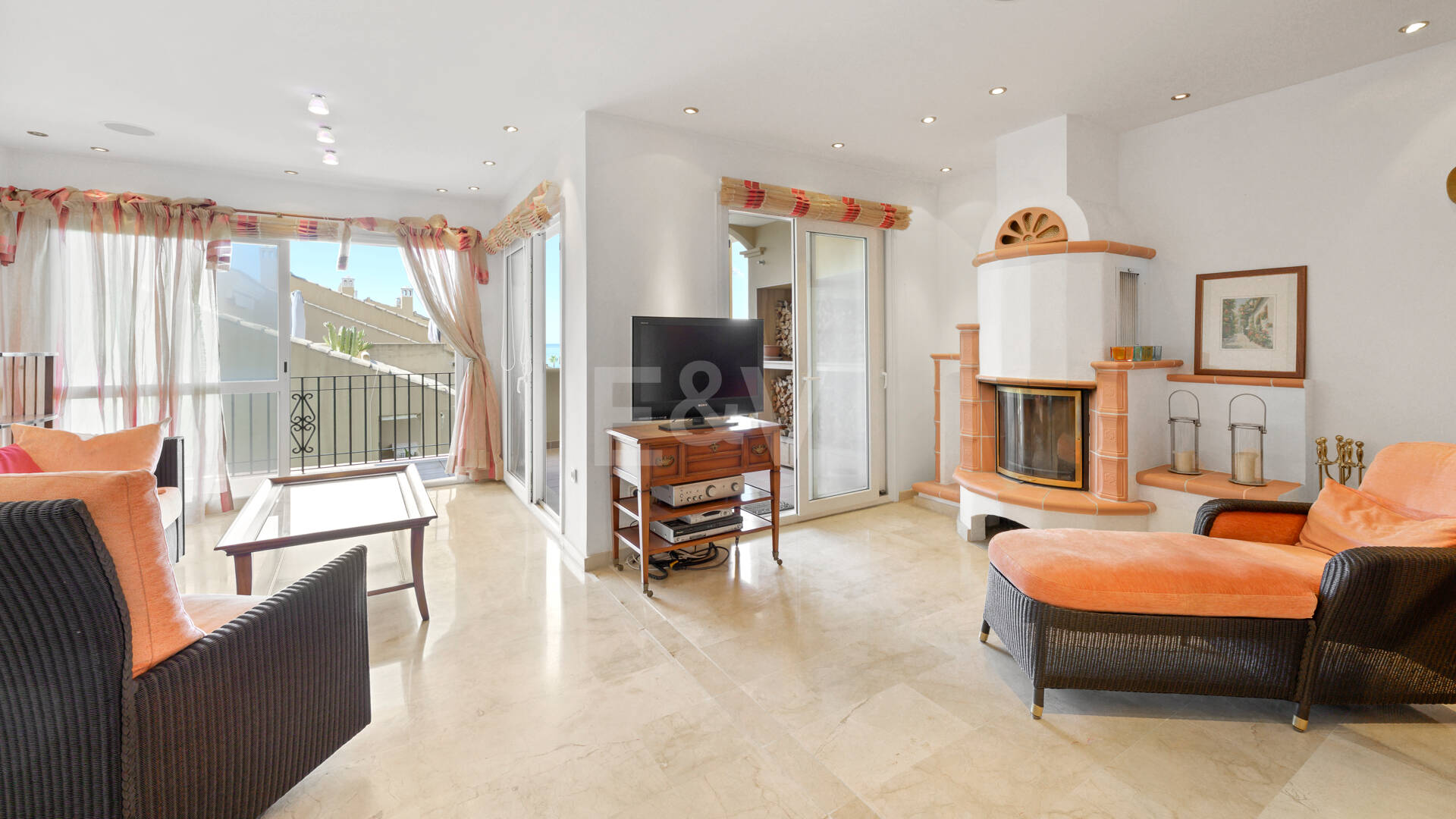 Duplex-takvåning med panoramautsikt över havet i Costabella, östra Marbella