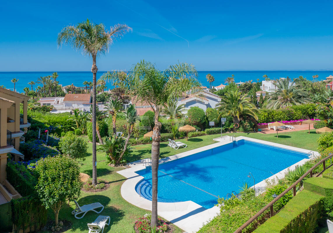 Duplex Penthouse with Panoramic Sea Views in Costabella, Marbella East