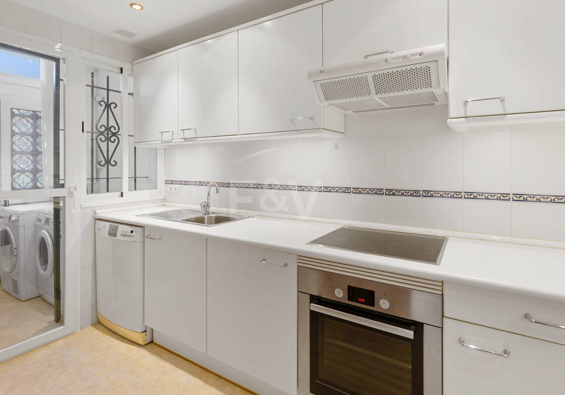 Duplex Penthouse with Panoramic Sea Views in Costabella, Marbella East