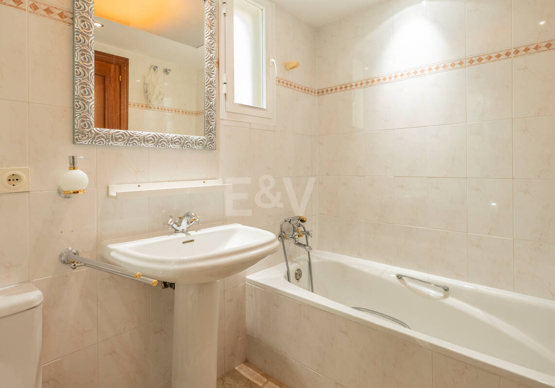 Duplex Penthouse with Panoramic Sea Views in Costabella, Marbella East