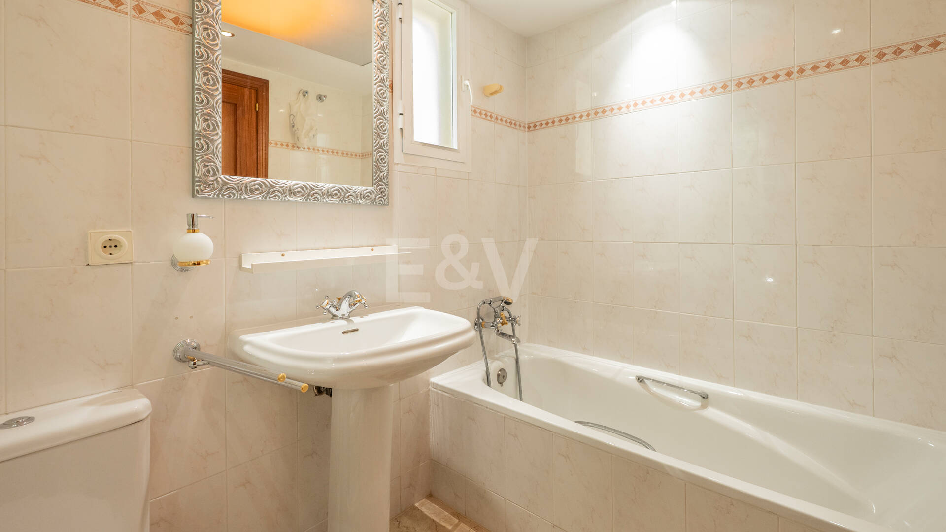 Duplex-takvåning med panoramautsikt över havet i Costabella, östra Marbella