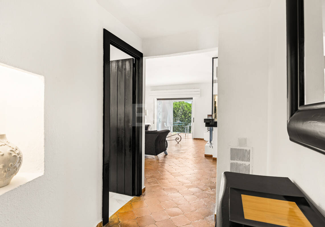 Atemberaubendes Apartment in erster Strandlinie mit Panoramablick auf das Meer in Puerto Banús
