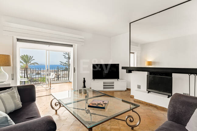 Atemberaubendes Apartment in erster Strandlinie mit Panoramablick auf das Meer in Puerto Banús