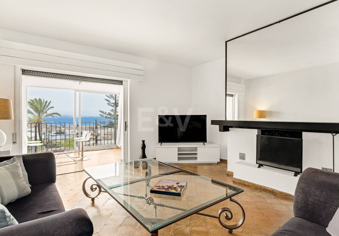 Atemberaubendes Apartment in erster Strandlinie mit Panoramablick auf das Meer in Puerto Banús