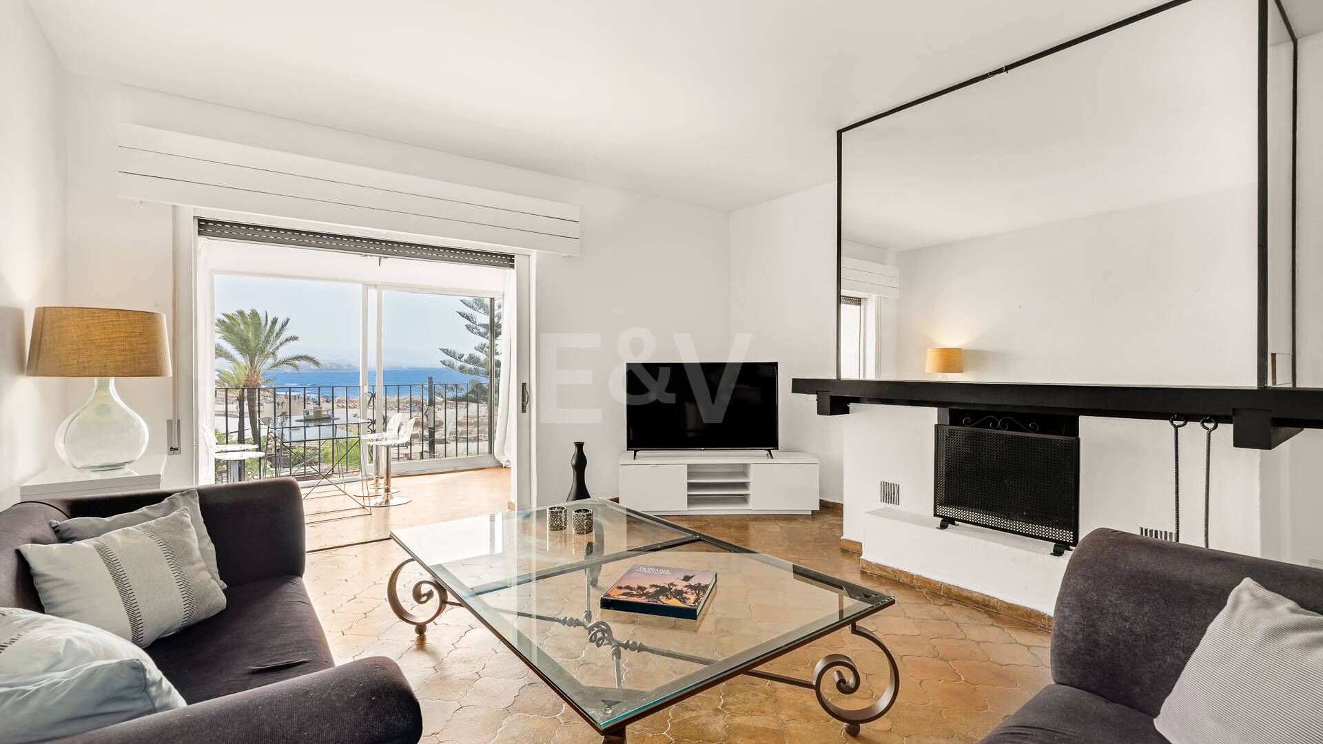 Atemberaubendes Apartment in erster Strandlinie mit Panoramablick auf das Meer in Puerto Banús