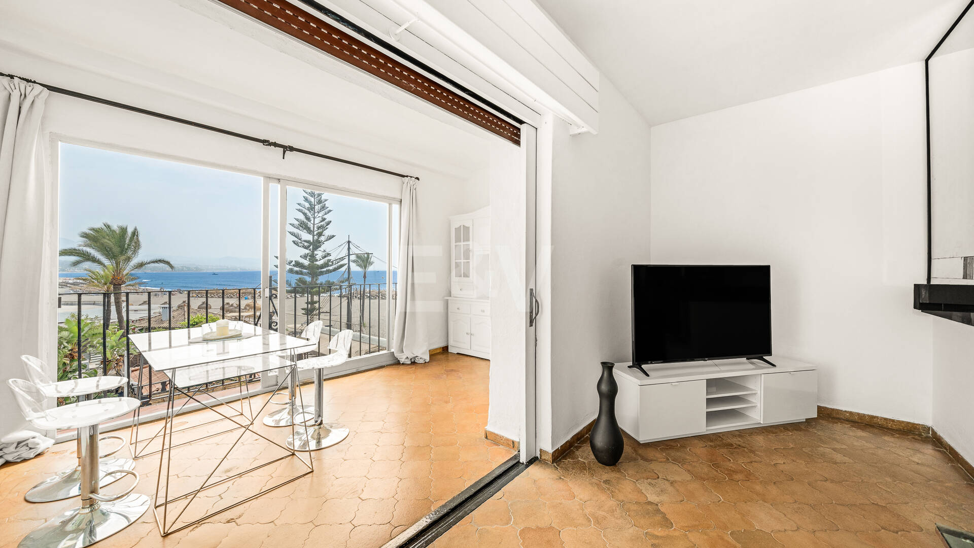 Atemberaubendes Apartment in erster Strandlinie mit Panoramablick auf das Meer in Puerto Banús