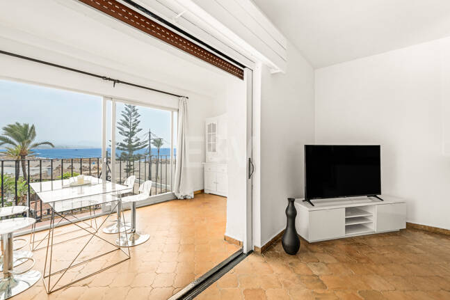 Atemberaubendes Apartment in erster Strandlinie mit Panoramablick auf das Meer in Puerto Banús