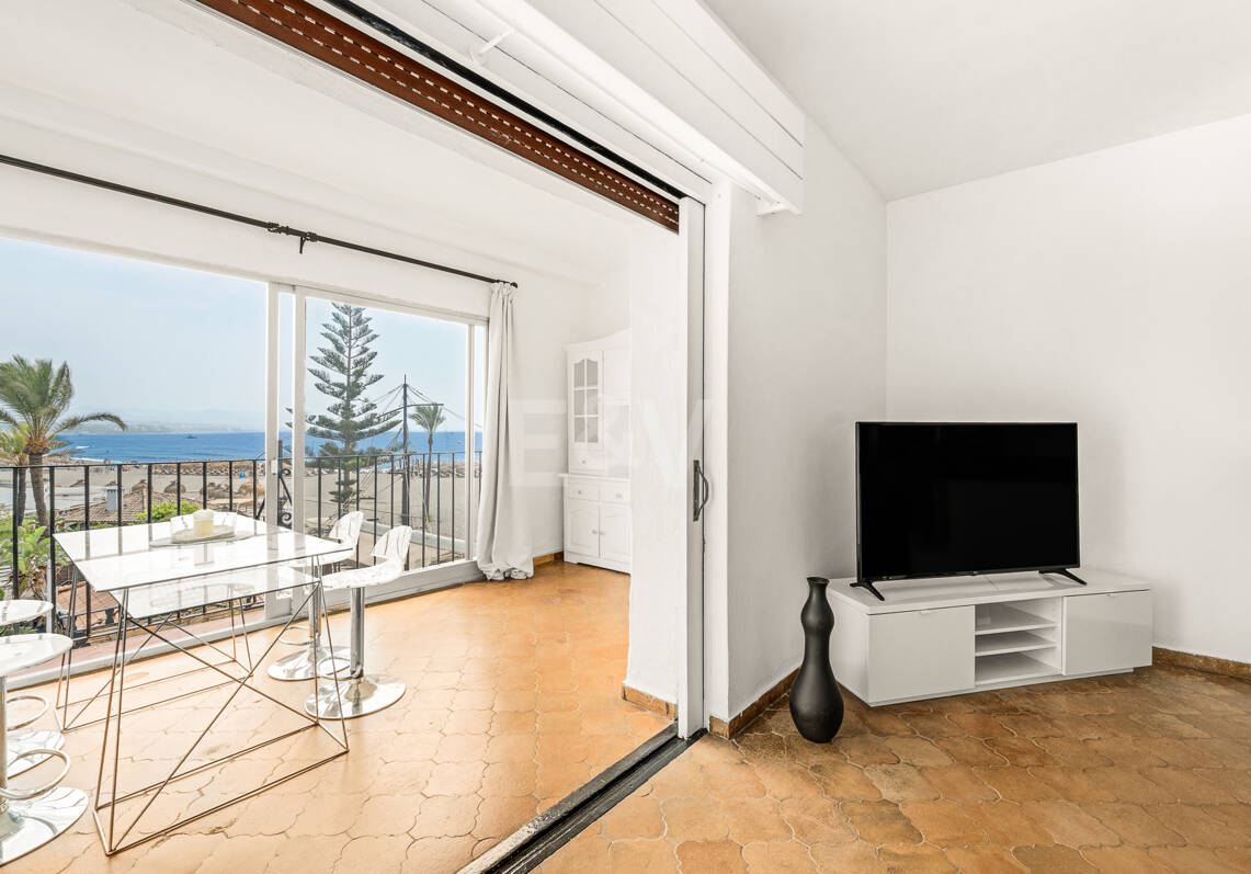 Atemberaubendes Apartment in erster Strandlinie mit Panoramablick auf das Meer in Puerto Banús