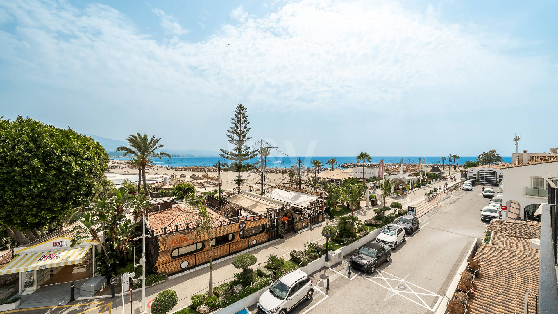 Atemberaubendes Apartment in erster Strandlinie mit Panoramablick auf das Meer in Puerto Banús