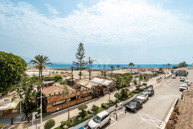 Atemberaubendes Apartment in erster Strandlinie mit Panoramablick auf das Meer in Puerto Banús
