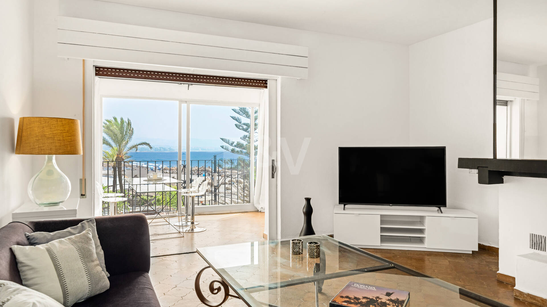 Atemberaubendes Apartment in erster Strandlinie mit Panoramablick auf das Meer in Puerto Banús