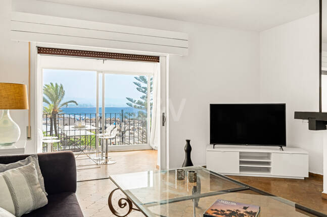 Atemberaubendes Apartment in erster Strandlinie mit Panoramablick auf das Meer in Puerto Banús