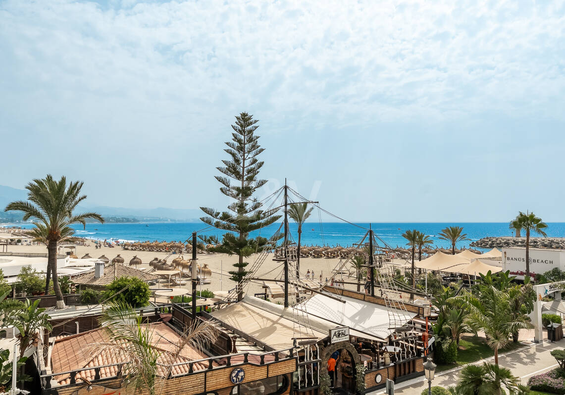 Atemberaubendes Apartment in erster Strandlinie mit Panoramablick auf das Meer in Puerto Banús