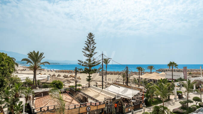 Atemberaubendes Apartment in erster Strandlinie mit Panoramablick auf das Meer in Puerto Banús