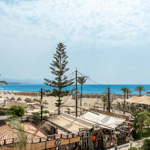 Atemberaubendes Apartment in erster Strandlinie mit Panoramablick auf das Meer in Puerto Banús