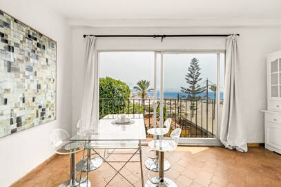 Atemberaubendes Apartment in erster Strandlinie mit Panoramablick auf das Meer in Puerto Banús