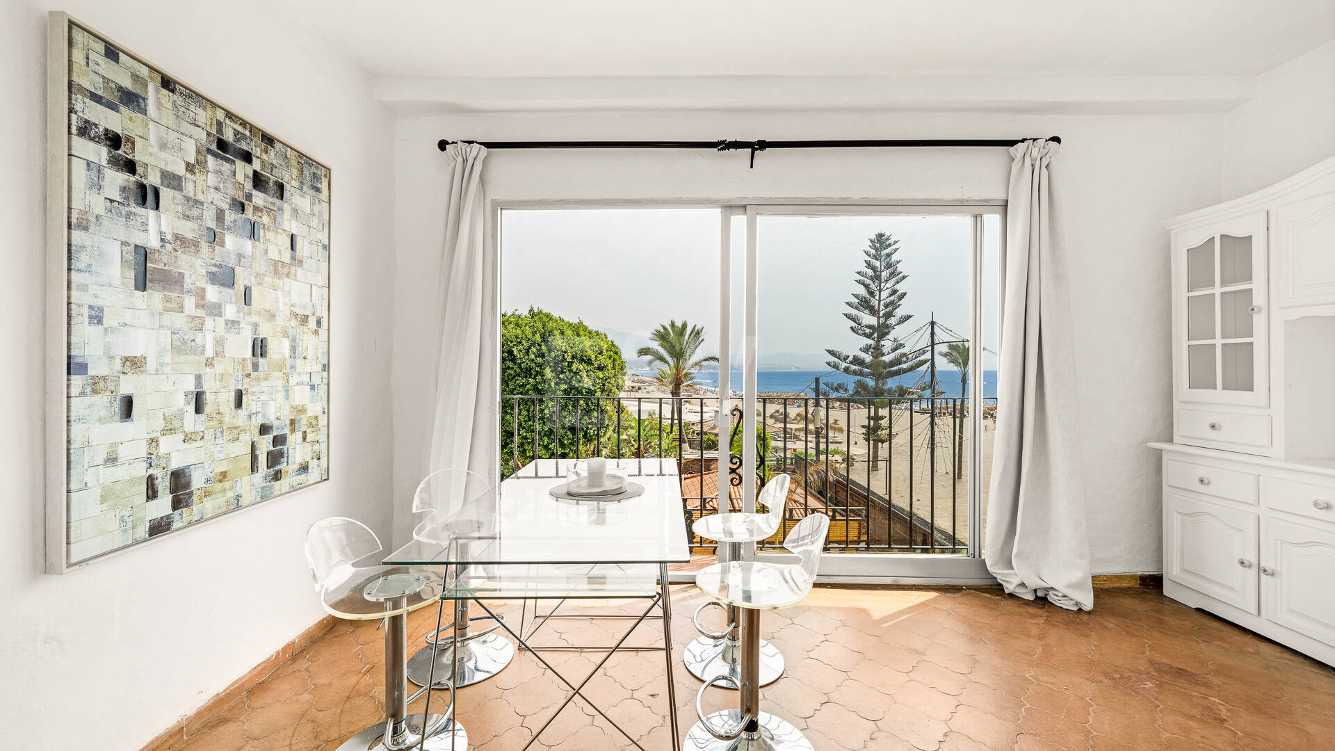 Atemberaubendes Apartment in erster Strandlinie mit Panoramablick auf das Meer in Puerto Banús