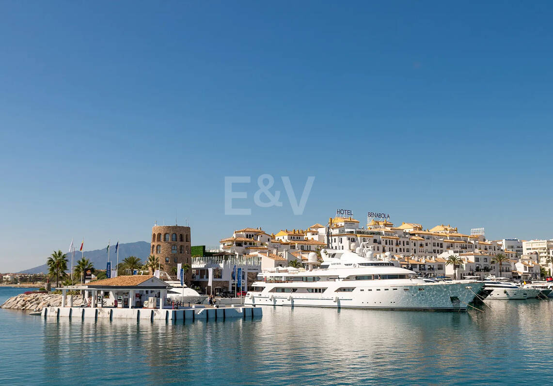 Atemberaubendes Apartment in erster Strandlinie mit Panoramablick auf das Meer in Puerto Banús