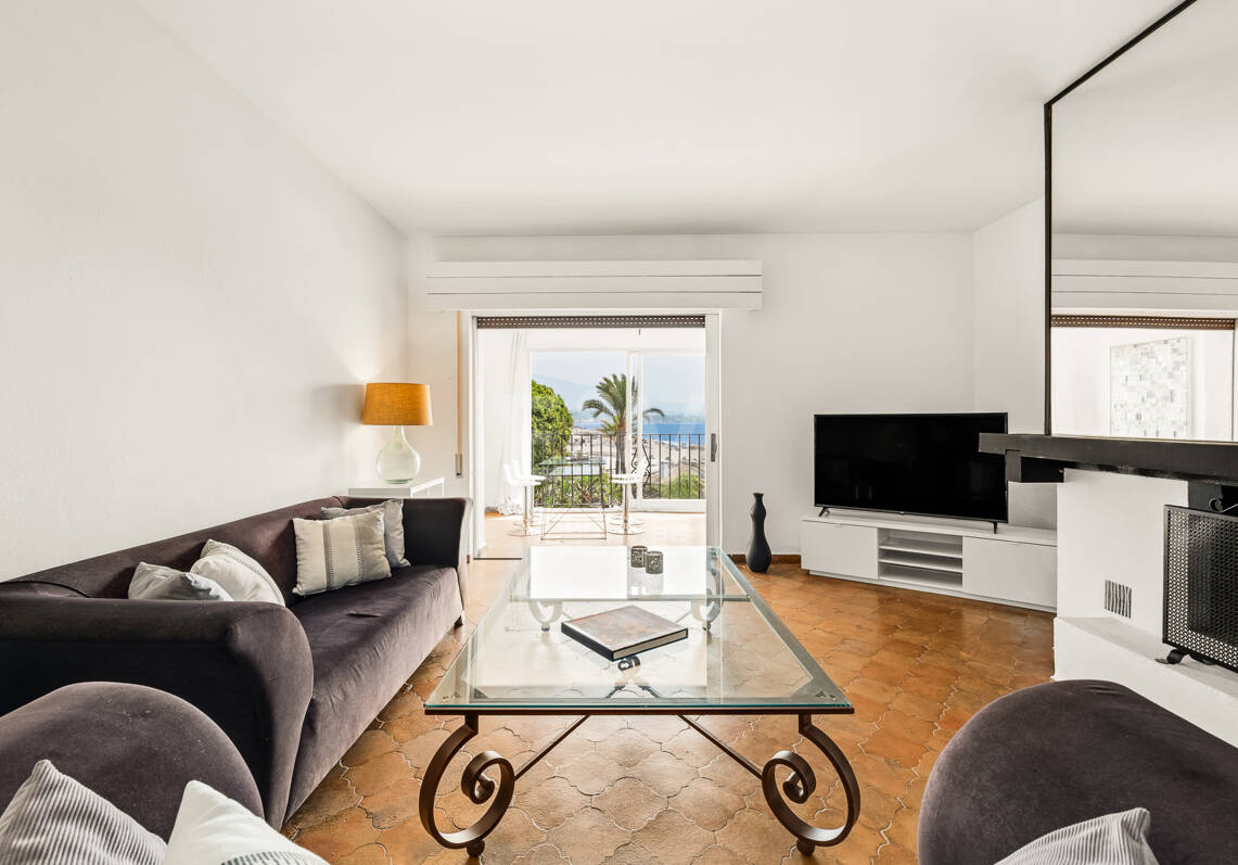 Atemberaubendes Apartment in erster Strandlinie mit Panoramablick auf das Meer in Puerto Banús
