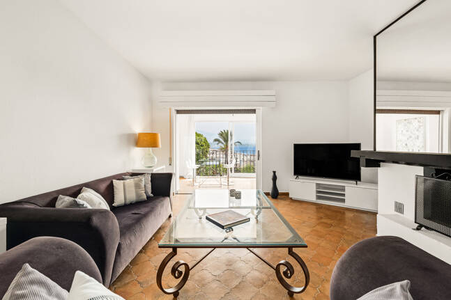Atemberaubendes Apartment in erster Strandlinie mit Panoramablick auf das Meer in Puerto Banús