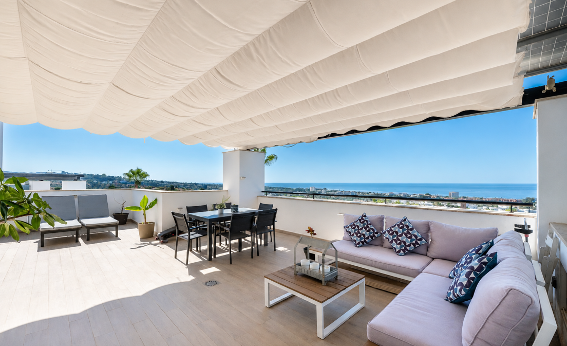Townhouse with Panoramic Sea Views in the Prestigious Golf Resort Santa Clara