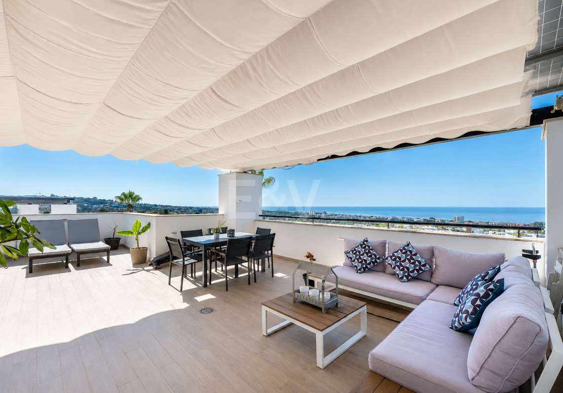Maison de ville avec vue panoramique sur la mer dans le prestigieux Golf Resort Santa Clara