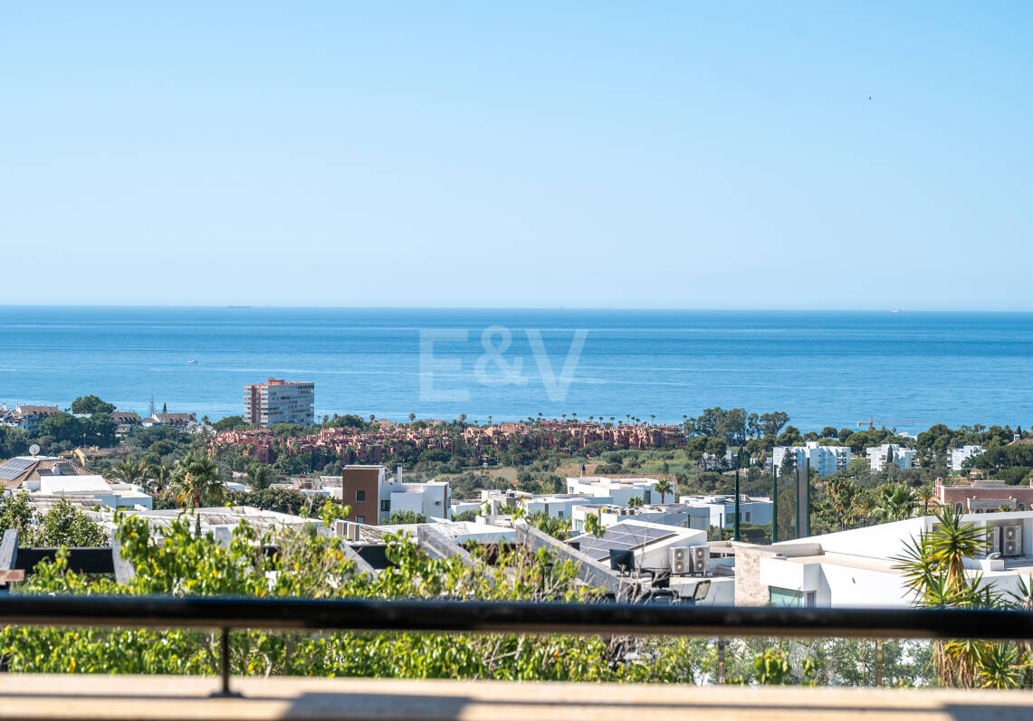 Maison de ville avec vue panoramique sur la mer dans le prestigieux Golf Resort Santa Clara