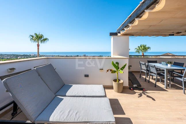 Adosado con vistas panorámicas al mar en el prestigioso complejo de golf Santa Clara