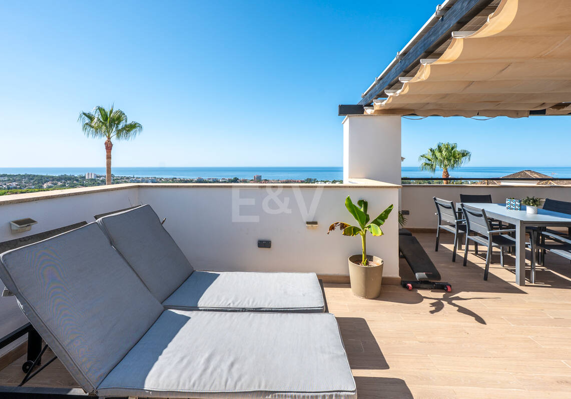 Maison de ville avec vue panoramique sur la mer dans le prestigieux Golf Resort Santa Clara