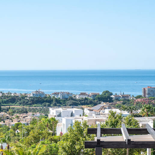 Adosado con vistas panorámicas al mar en el prestigioso complejo de golf Santa Clara