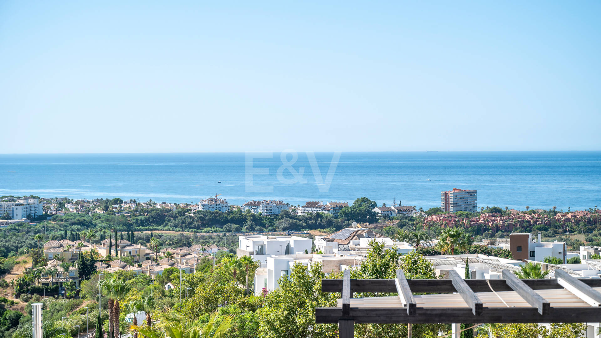 Adosado con vistas panorámicas al mar en el prestigioso complejo de golf Santa Clara