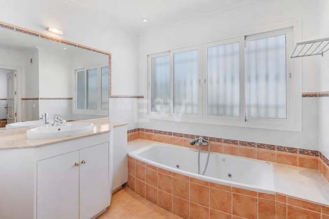 Mediterranean Villa with Sea Views in Elviria-Marbella