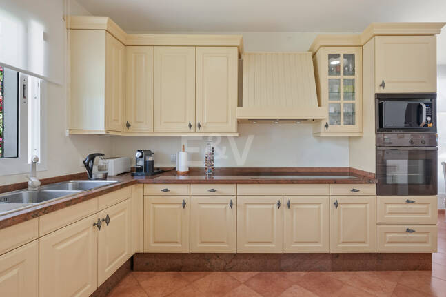Mediterranean Villa with Sea Views in Elviria-Marbella