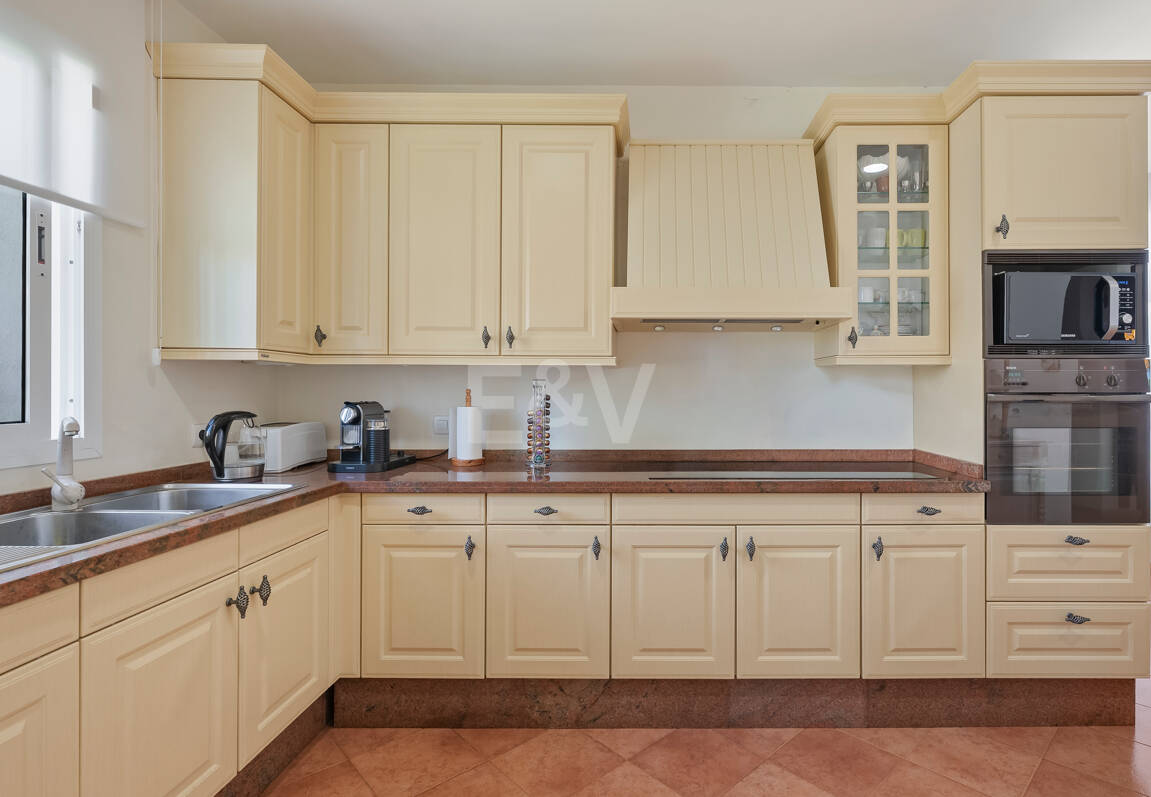 Mediterranean Villa with Sea Views in Elviria-Marbella