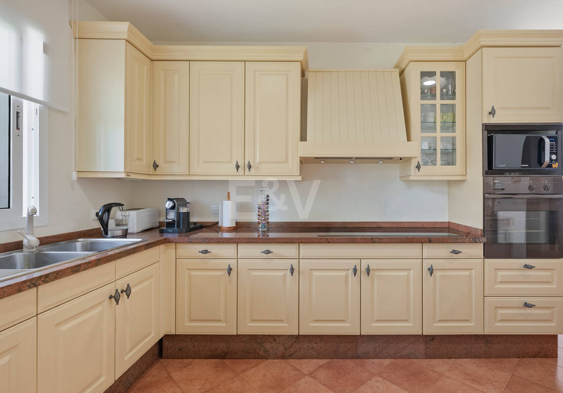 Mediterranean Villa with Sea Views in Elviria-Marbella