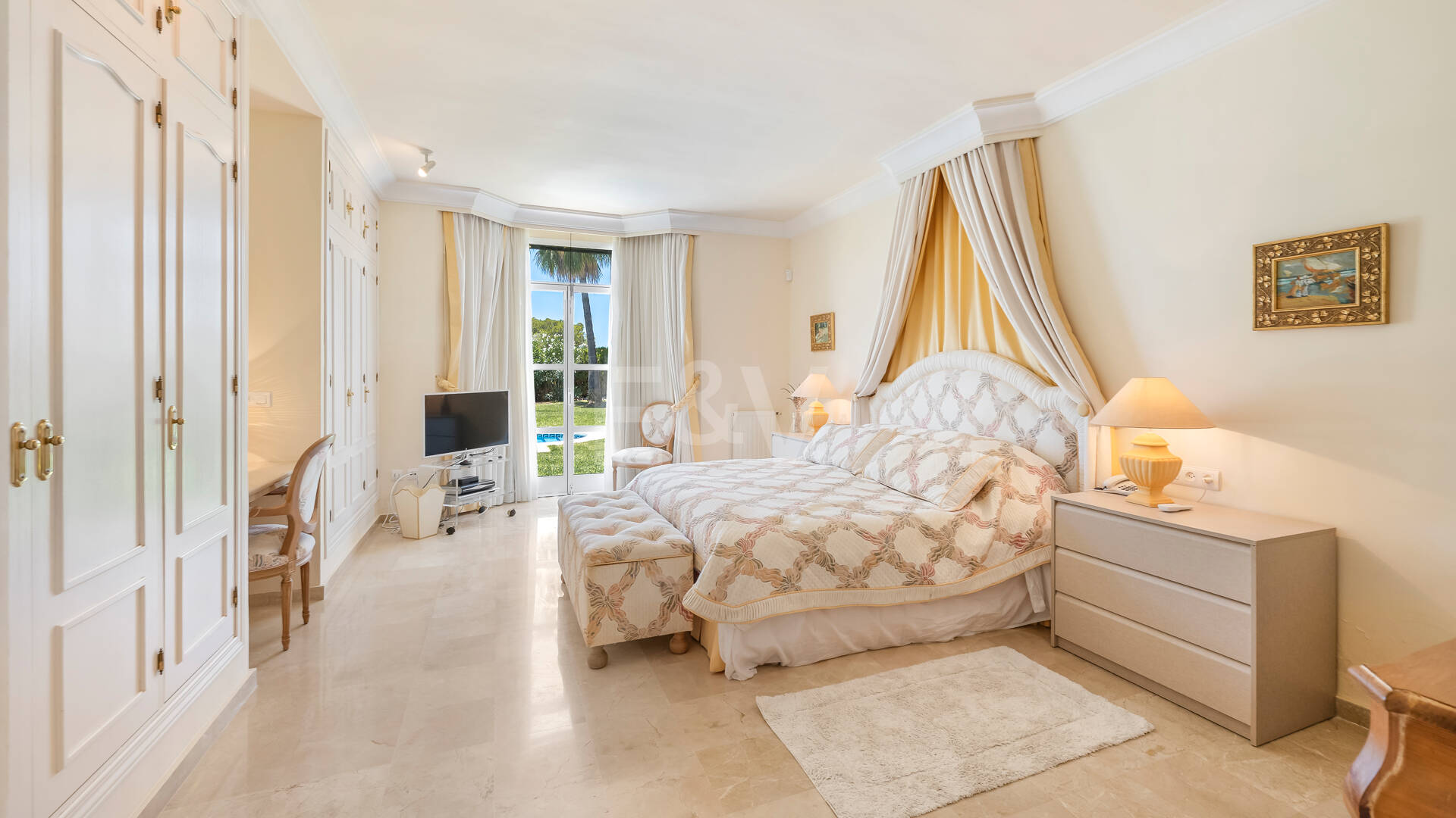 Mediterranean Villa with Sea Views in Elviria-Marbella