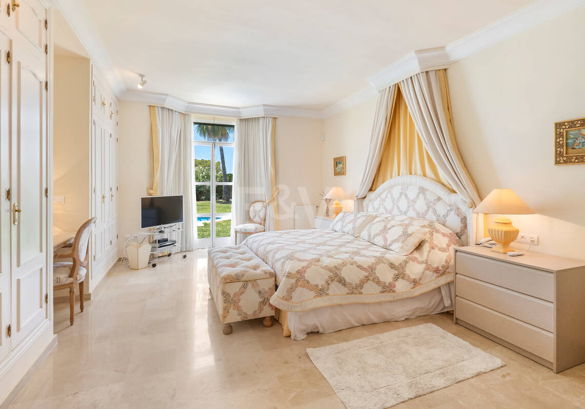 Mediterranean Villa with Sea Views in Elviria-Marbella